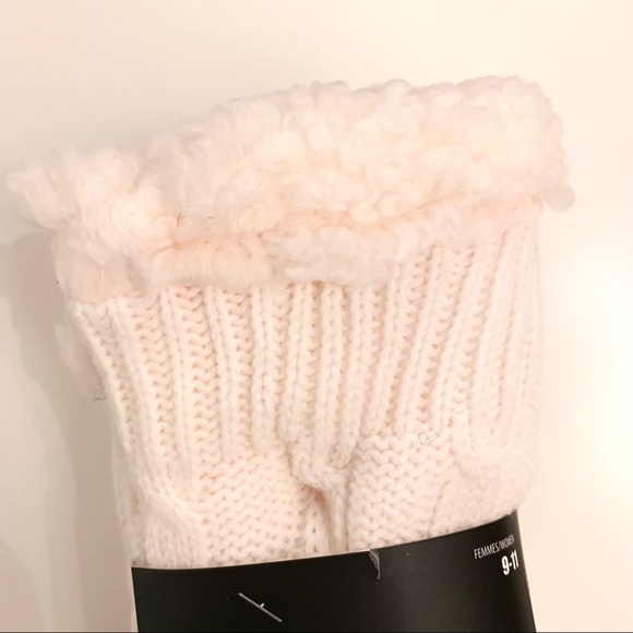 🍒2/20$ HOT STEPS Cable Knit Sherpa Lined Slippers Reading Socks NWT - Picture 3 of 9